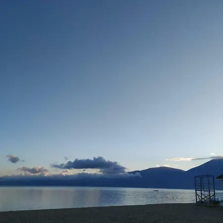 By The Lake In The City Center Apartment Pogradec